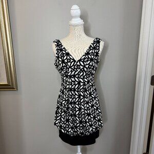 Eliza J New York Black & White Sleeveless Bubble Dress with Draped Back. Size 6P